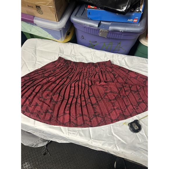 Banana Republic Dresses & Skirts - Banana Republic Red Snake Print Pleated Mini Skirt Women's Size M Lined